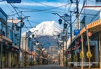 山梨県富士吉田市「雄大な富士山の見える商店街」 （国内風景）　300ピース　ジグソーパズル　CUT-300-419